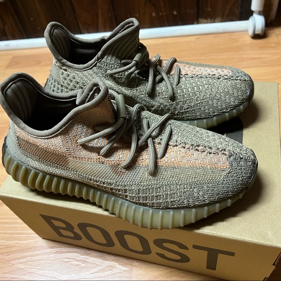 Yeezy 350 V2 Sand Taupe - Picture 3 of 8